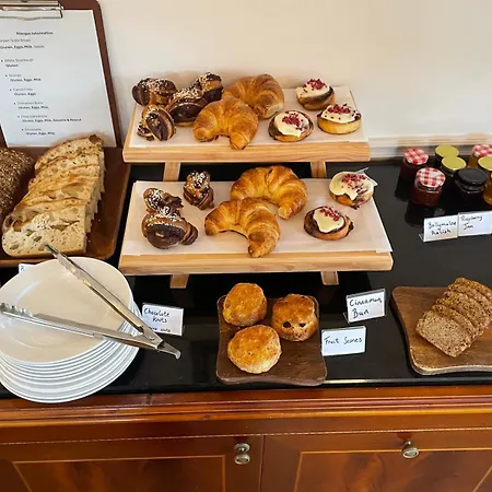 Hazelwood Bed & Breakfast 4*