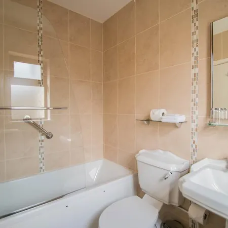 Hazelwood Bed & Breakfast 3*